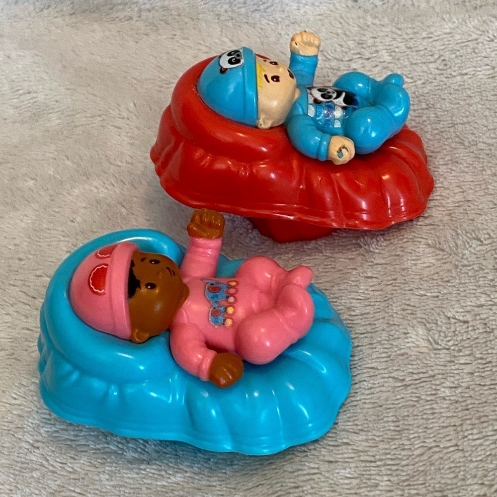Lot of 2 Fisher-Price Little People Big Helpers Family Replacement Babies 2.5” - Picture 4 of 14